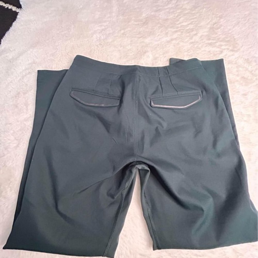 Lululemon woman’s pants. Teal in colour. New condition. Size 6. Pockets. Stretch - Picture 8 of 11